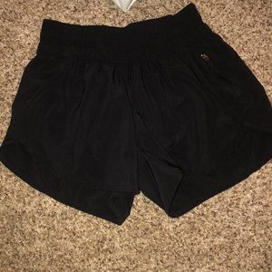 Lulu lemon tracker shorts